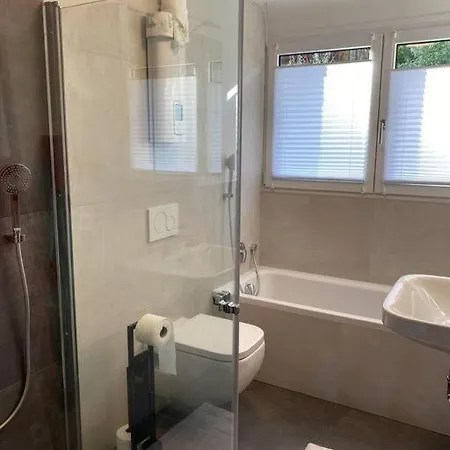 Gemuetlich-moderne 2,5 In Schoener Umgebung